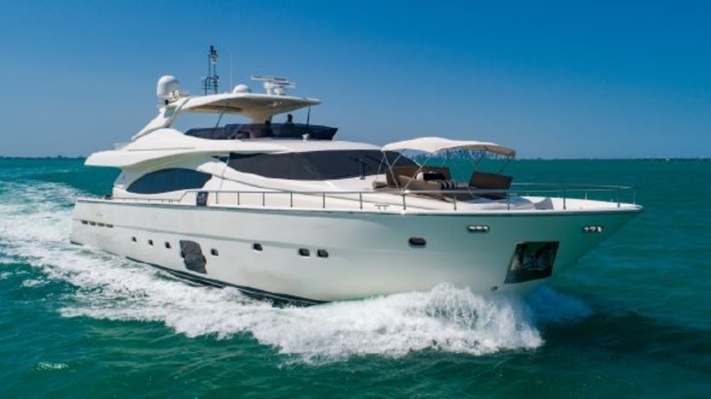 CINQUE MARE charter specs and number of guests