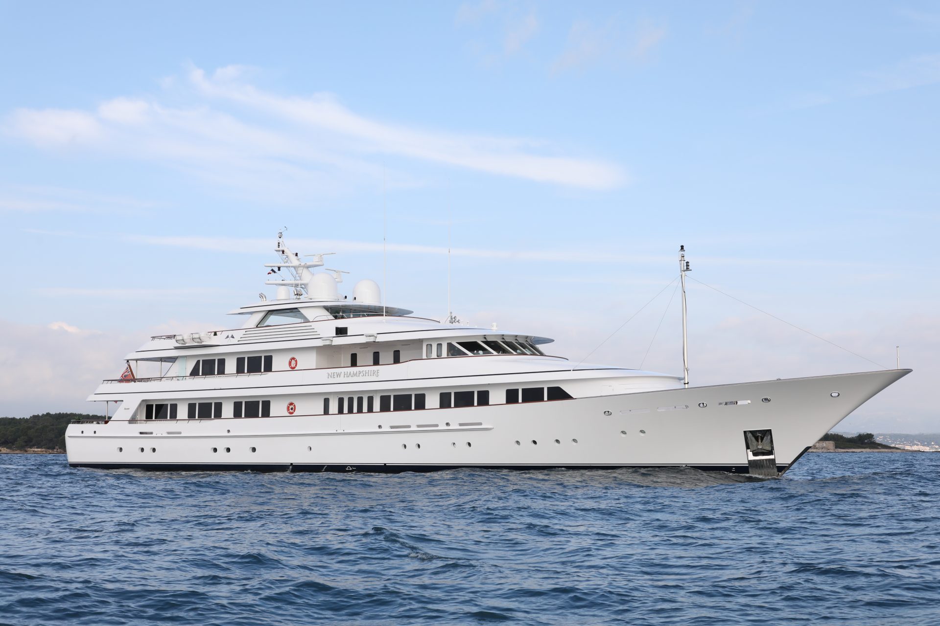 NEW HAMPSHIRE yacht Charter Brochure
