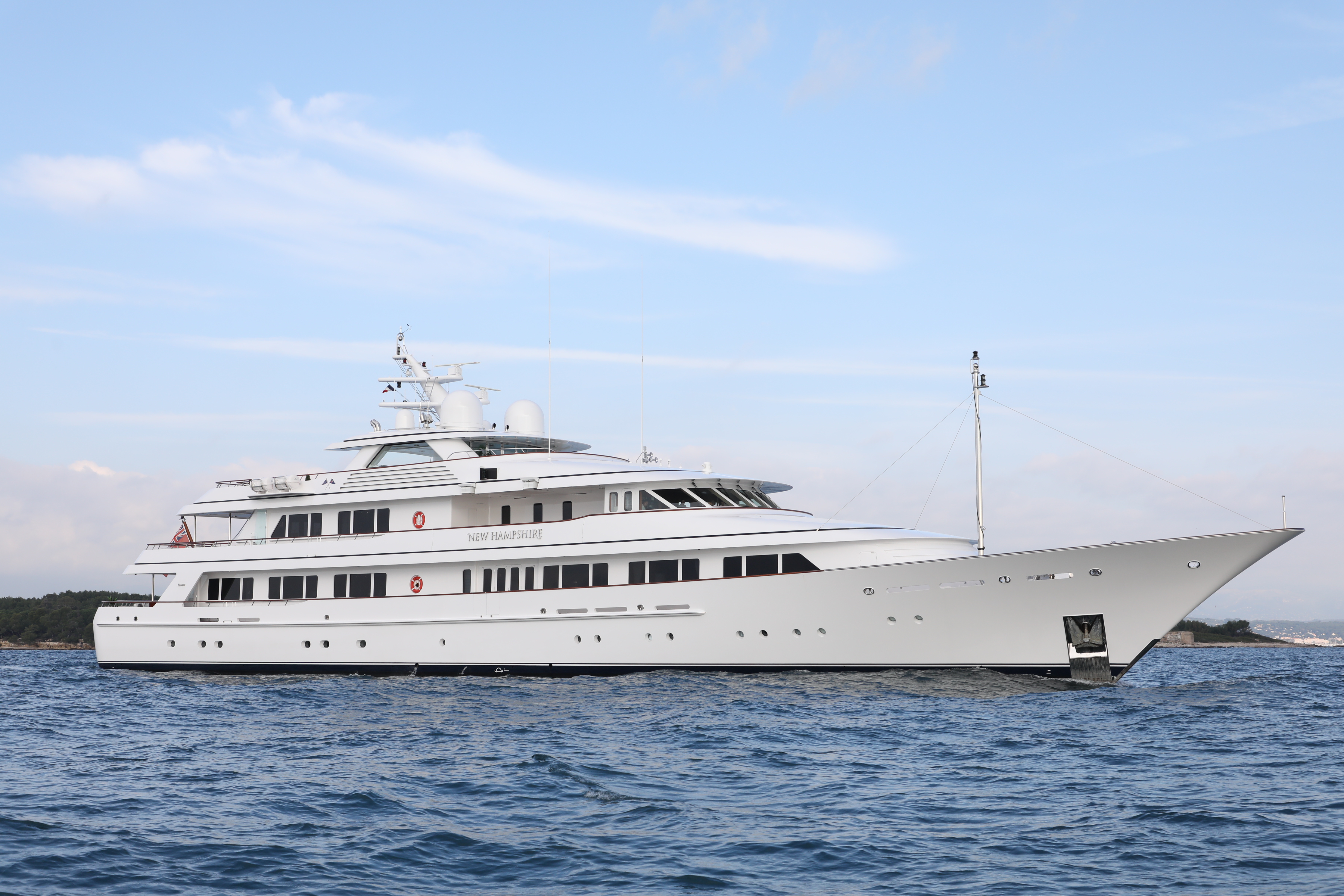 NEW HAMPSHIRE charter specs and number of guests