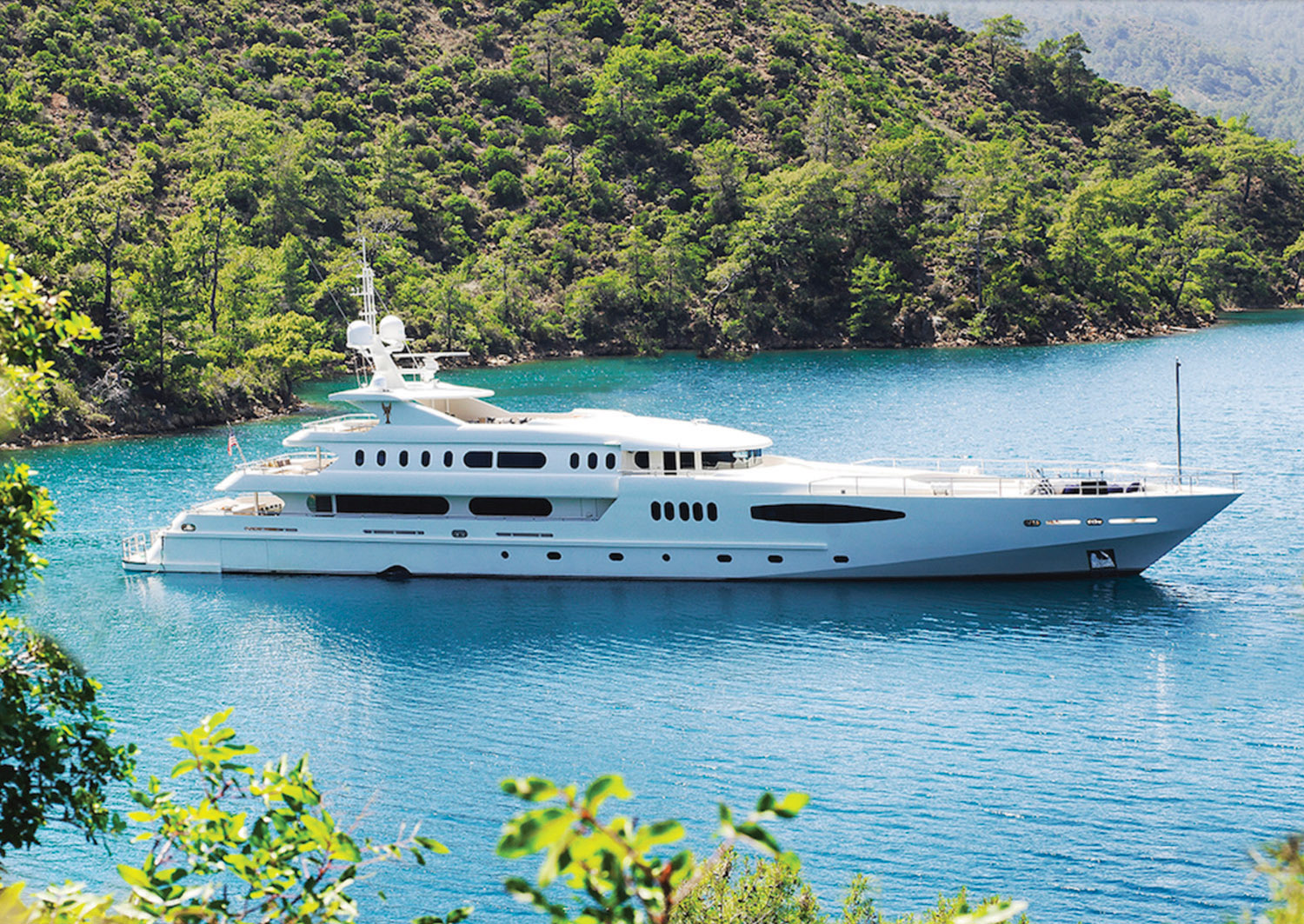 QUEEN MARE charter specs and number of guests