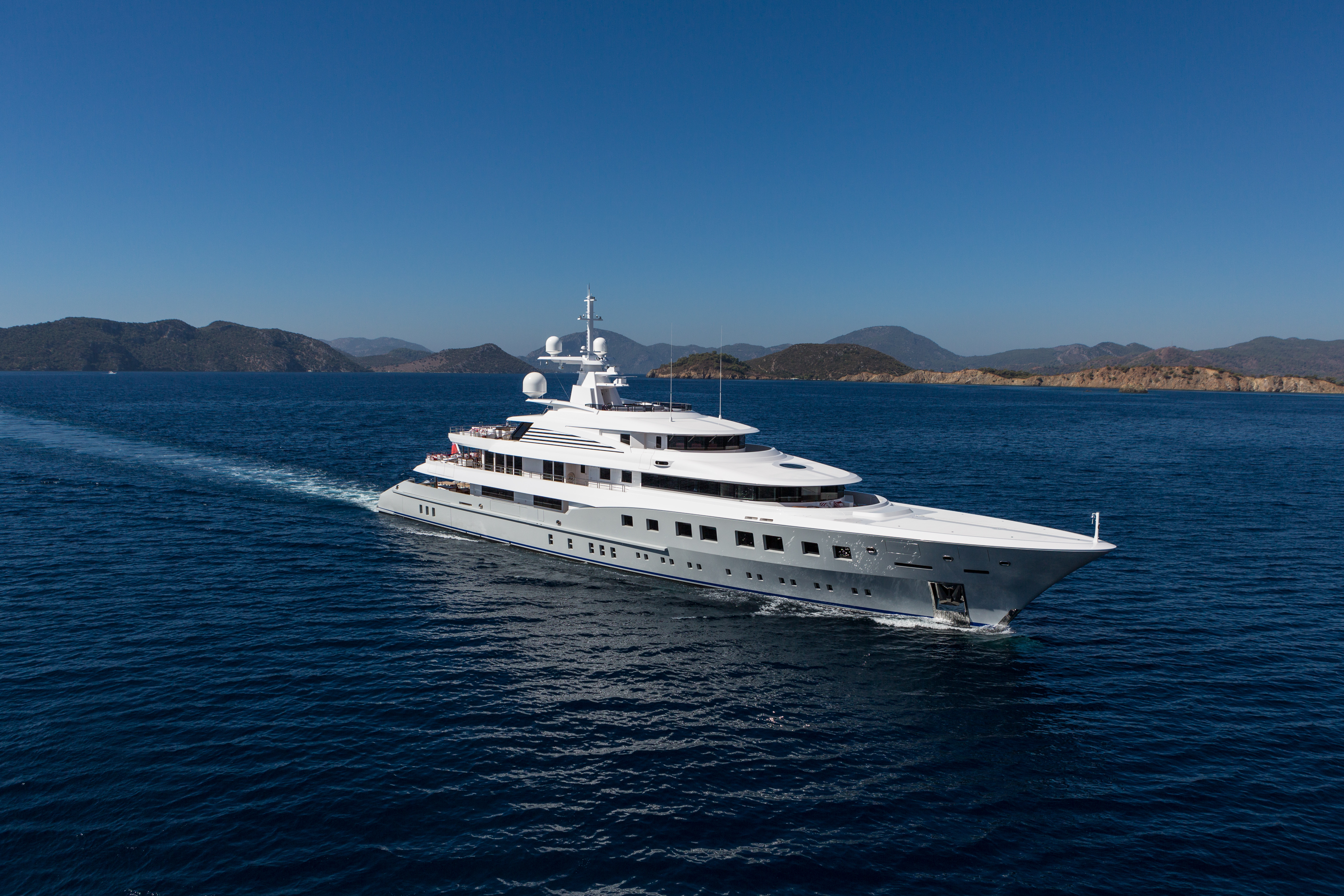 AXIOMA charter specs and number of guests