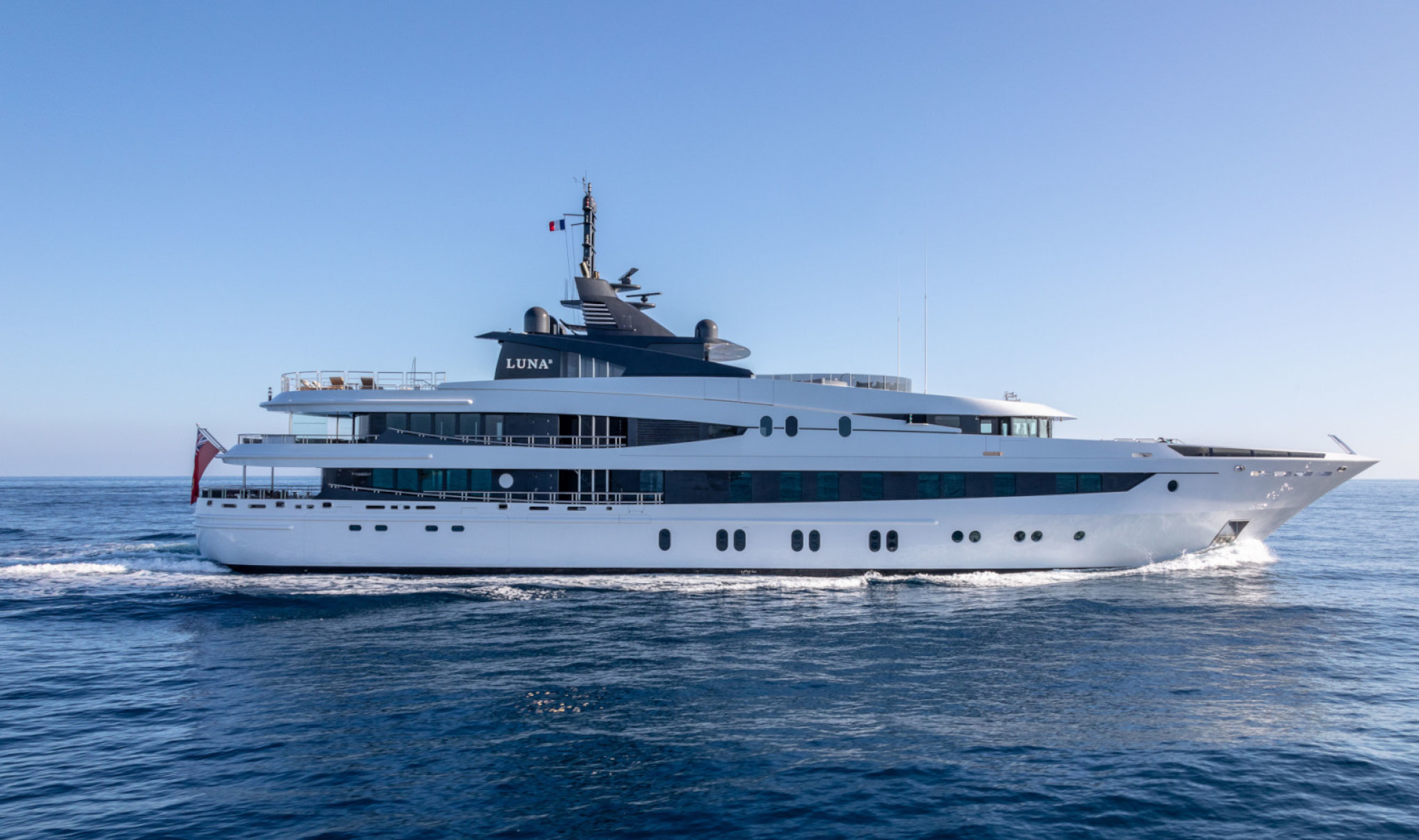 LUNA B charter specs and number of guests