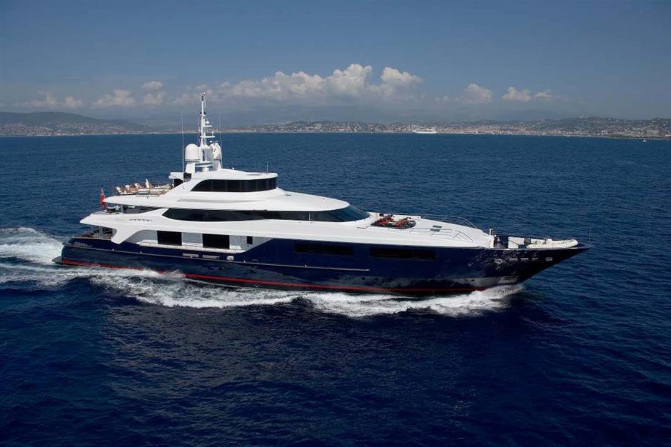BURKUT charter specs and number of guests