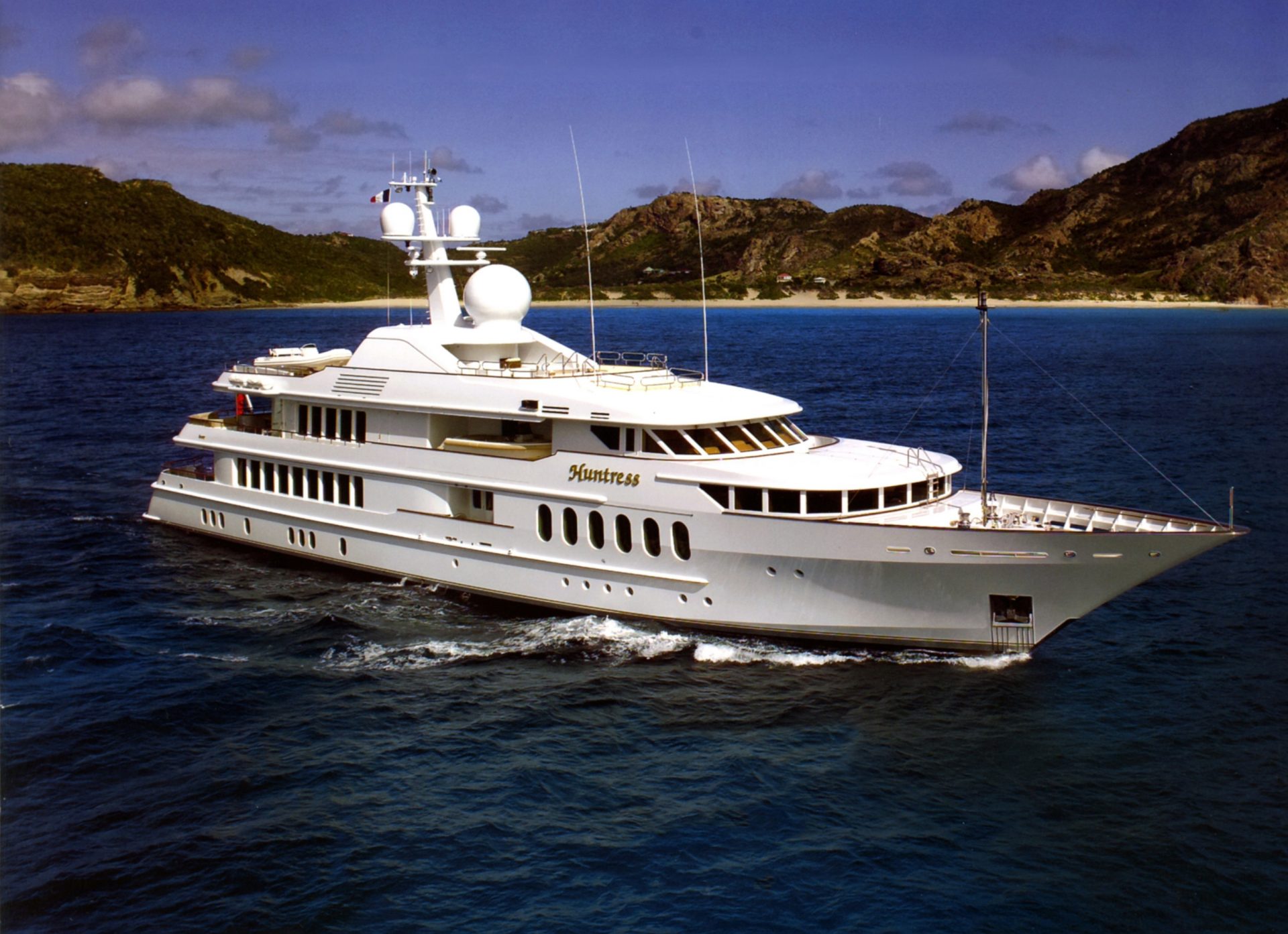 HUNTRESS II yacht Charter Brochure