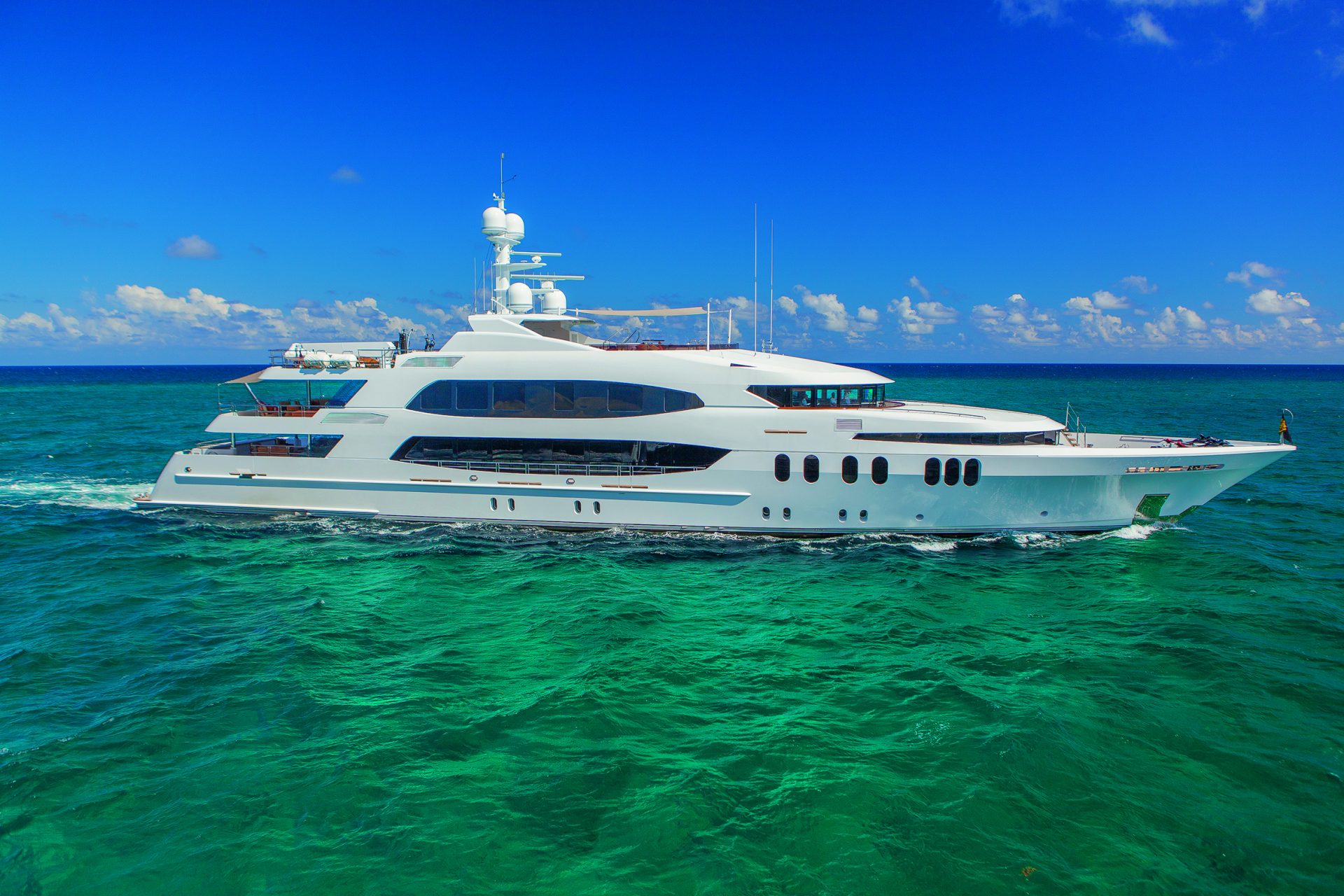 luxus yacht skyfall