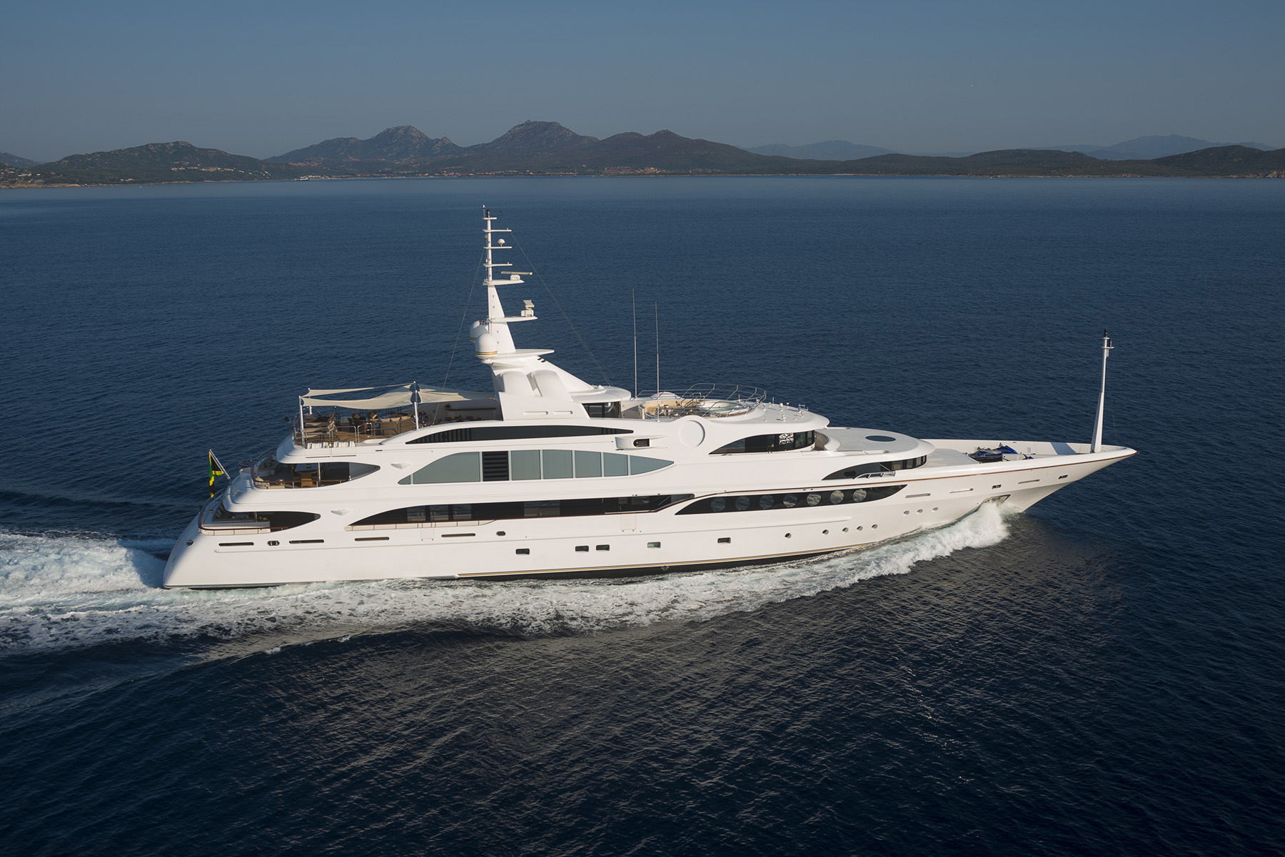 LUMIERE II charter specs and number of guests