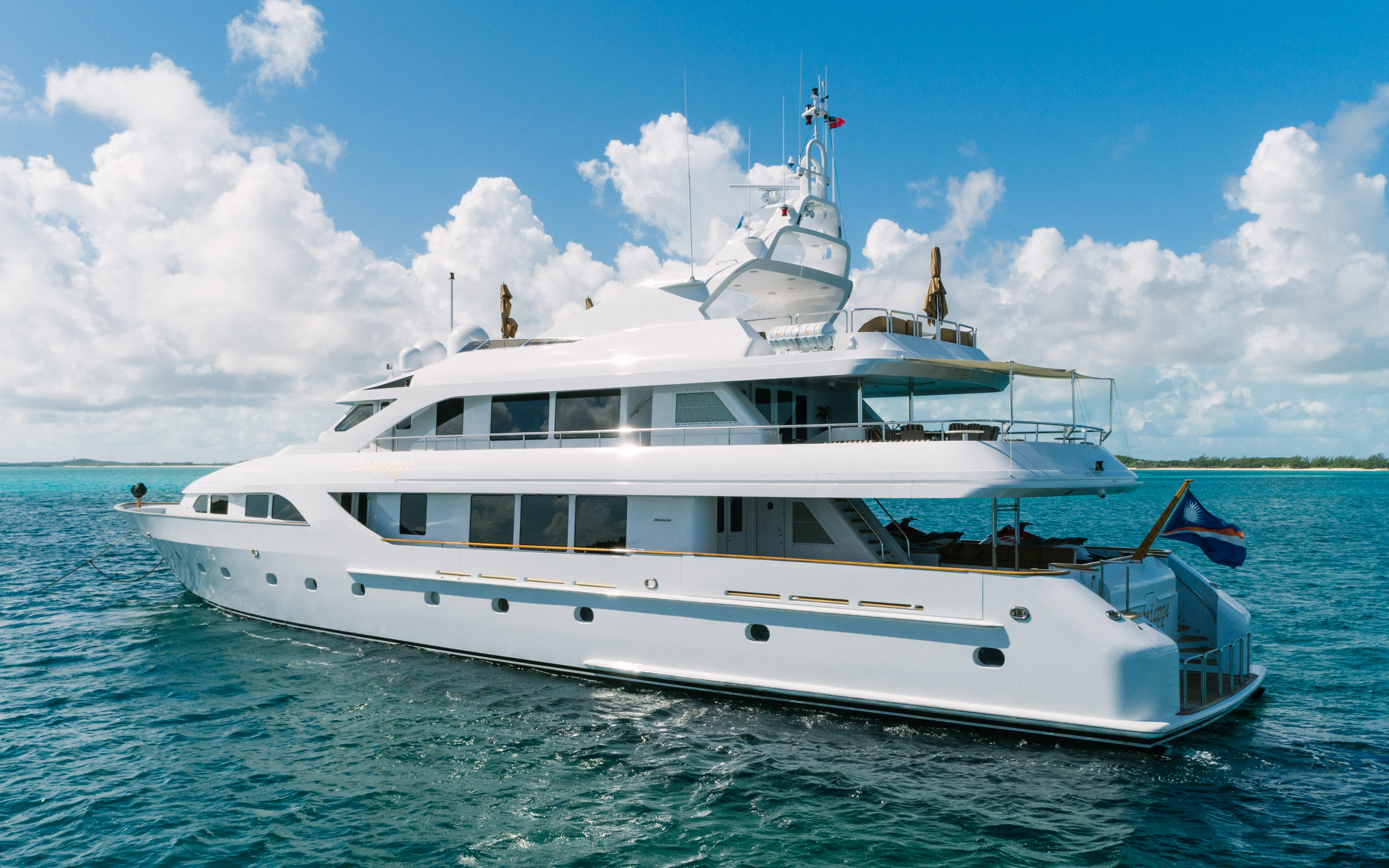 LAGNIAPPE charter specs and number of guests