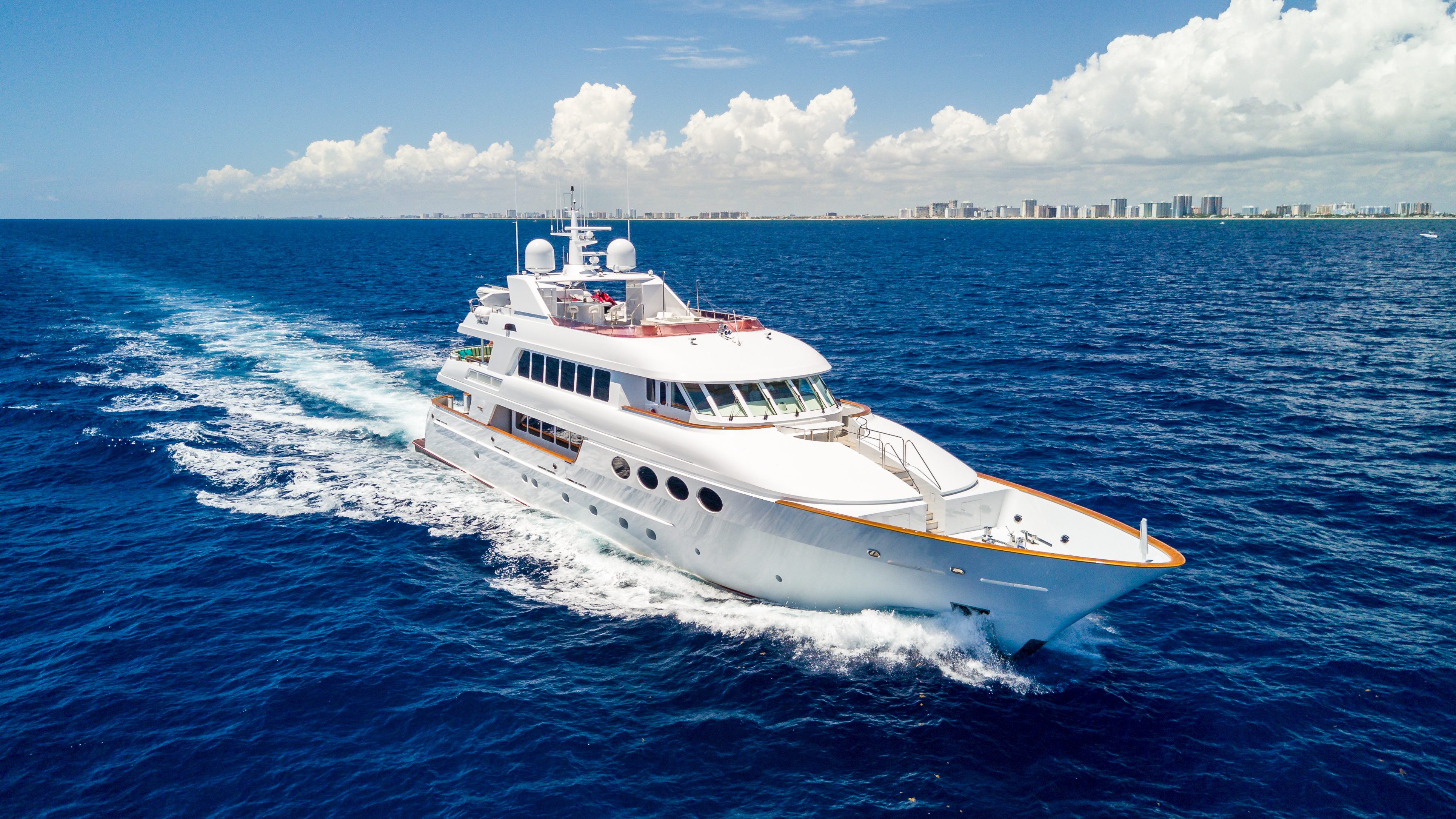 RELENTLESS charter specs and number of guests