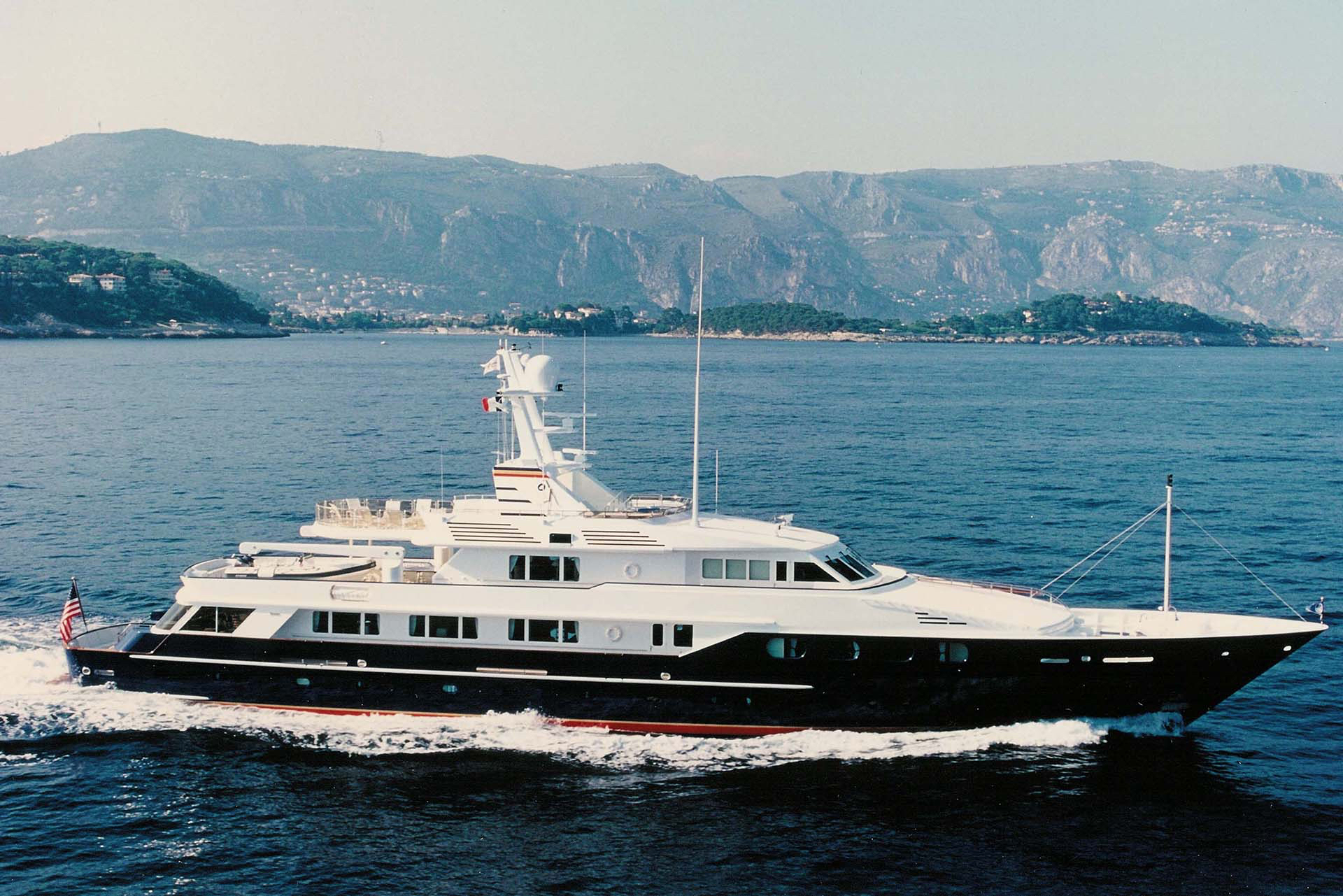 CHANTAL MA VIE charter specs and number of guests