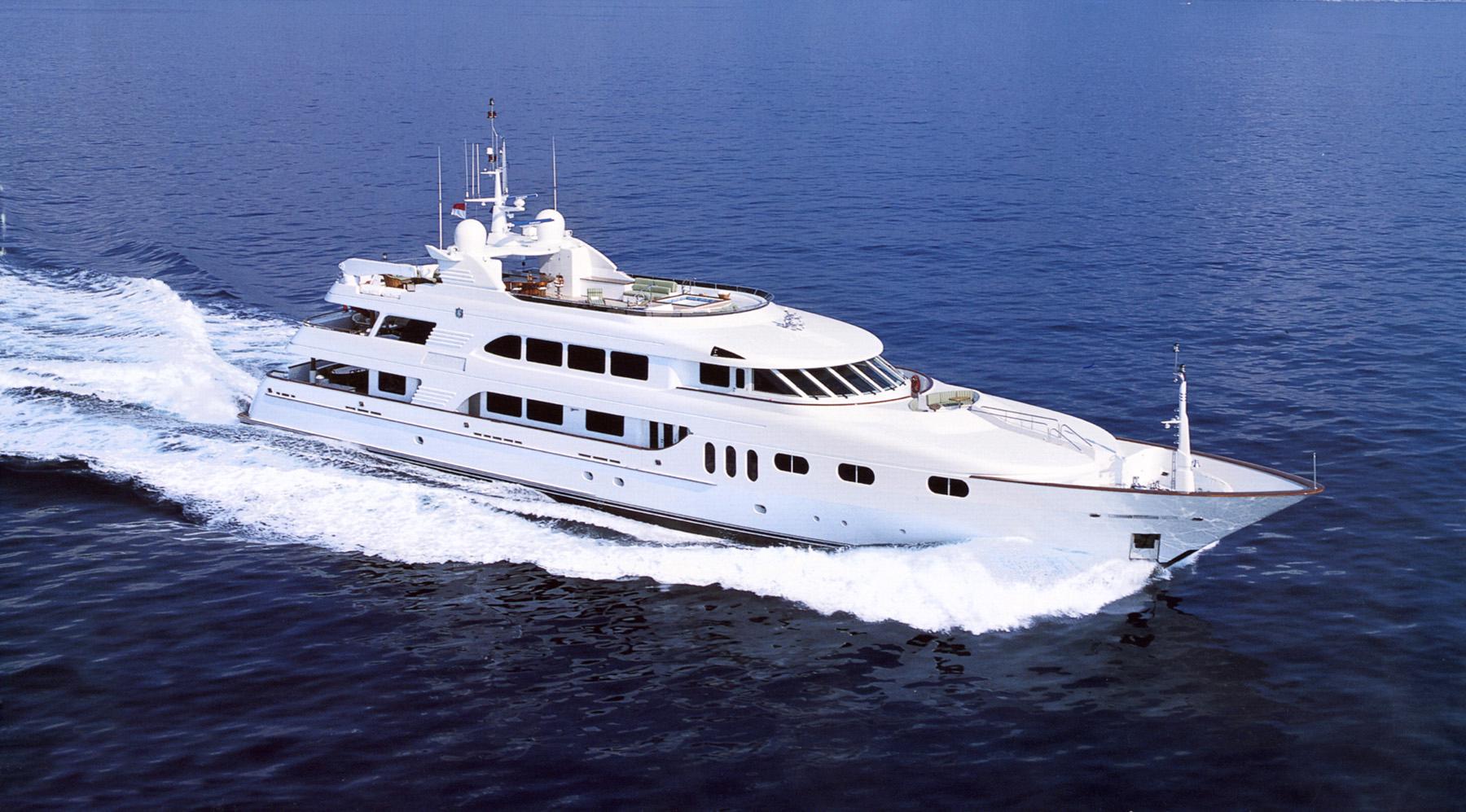 KERI LEE III yacht Charter Brochure