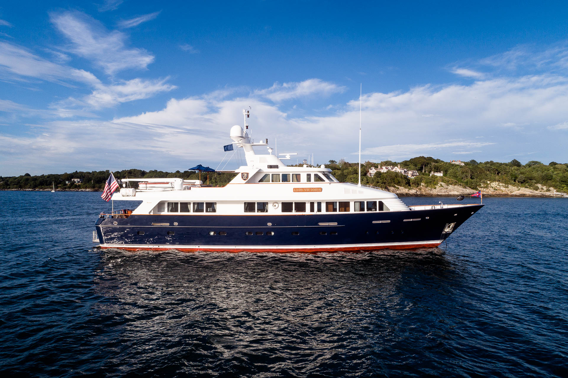 LADY VICTORIA charter specs and number of guests