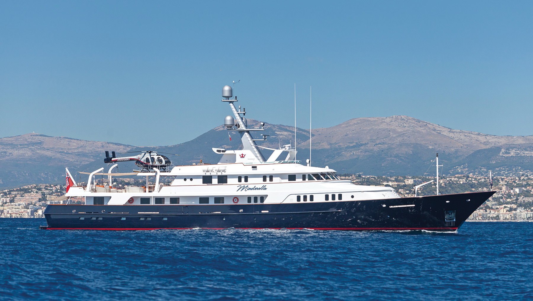 MINDERELLA charter specs and number of guests