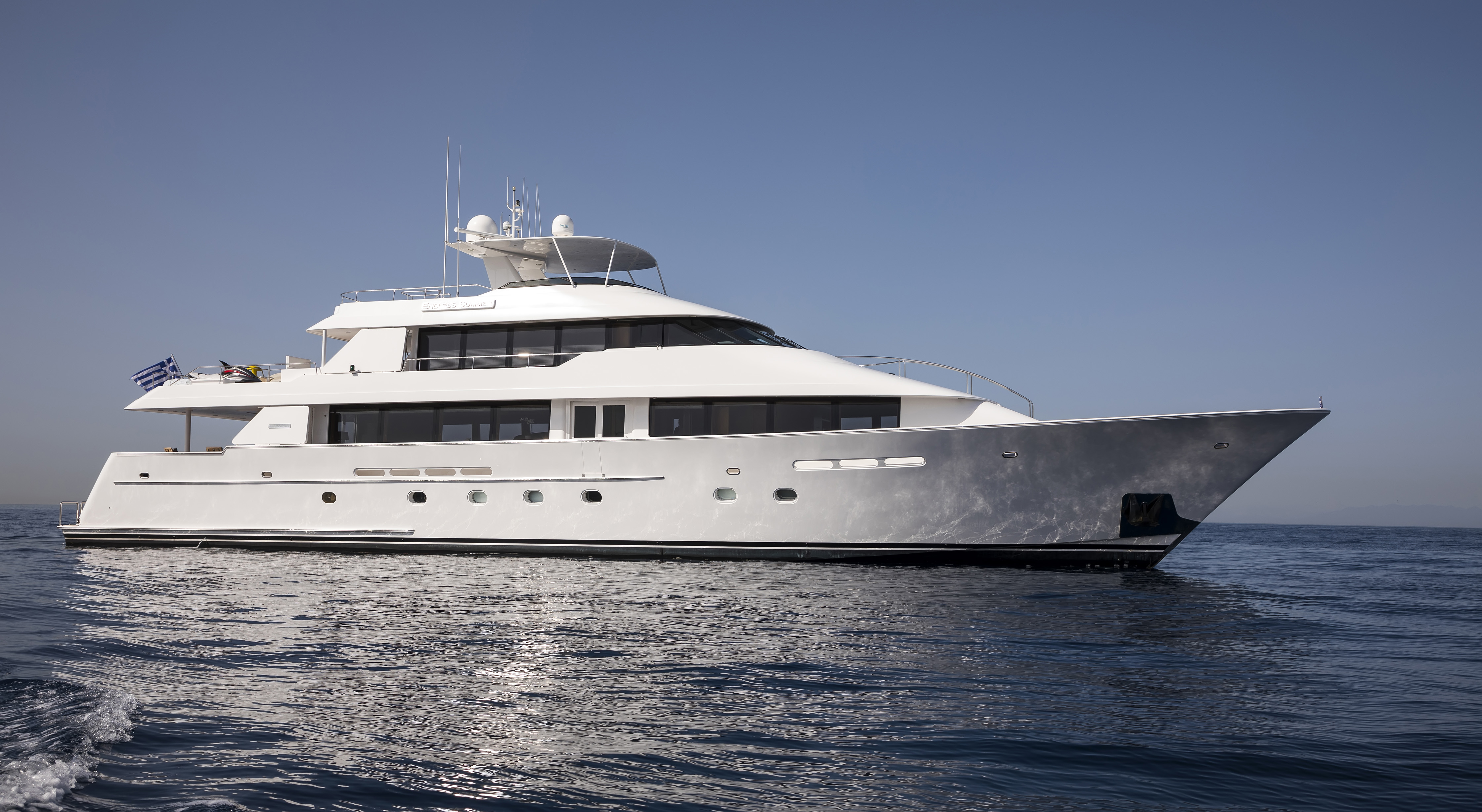 ENDLESS SUMMER charter specs and number of guests