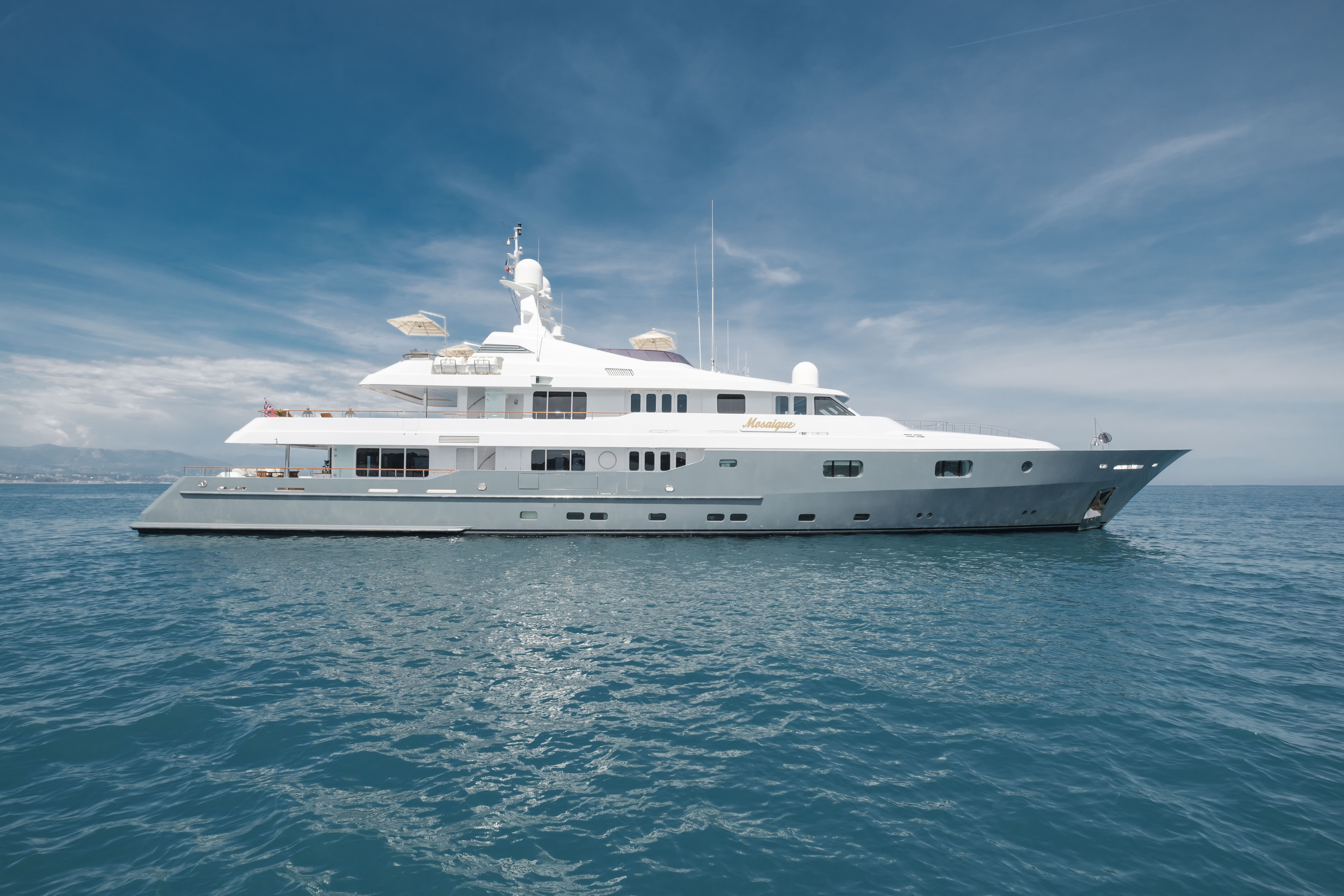 MOSAIQUE charter specs and number of guests