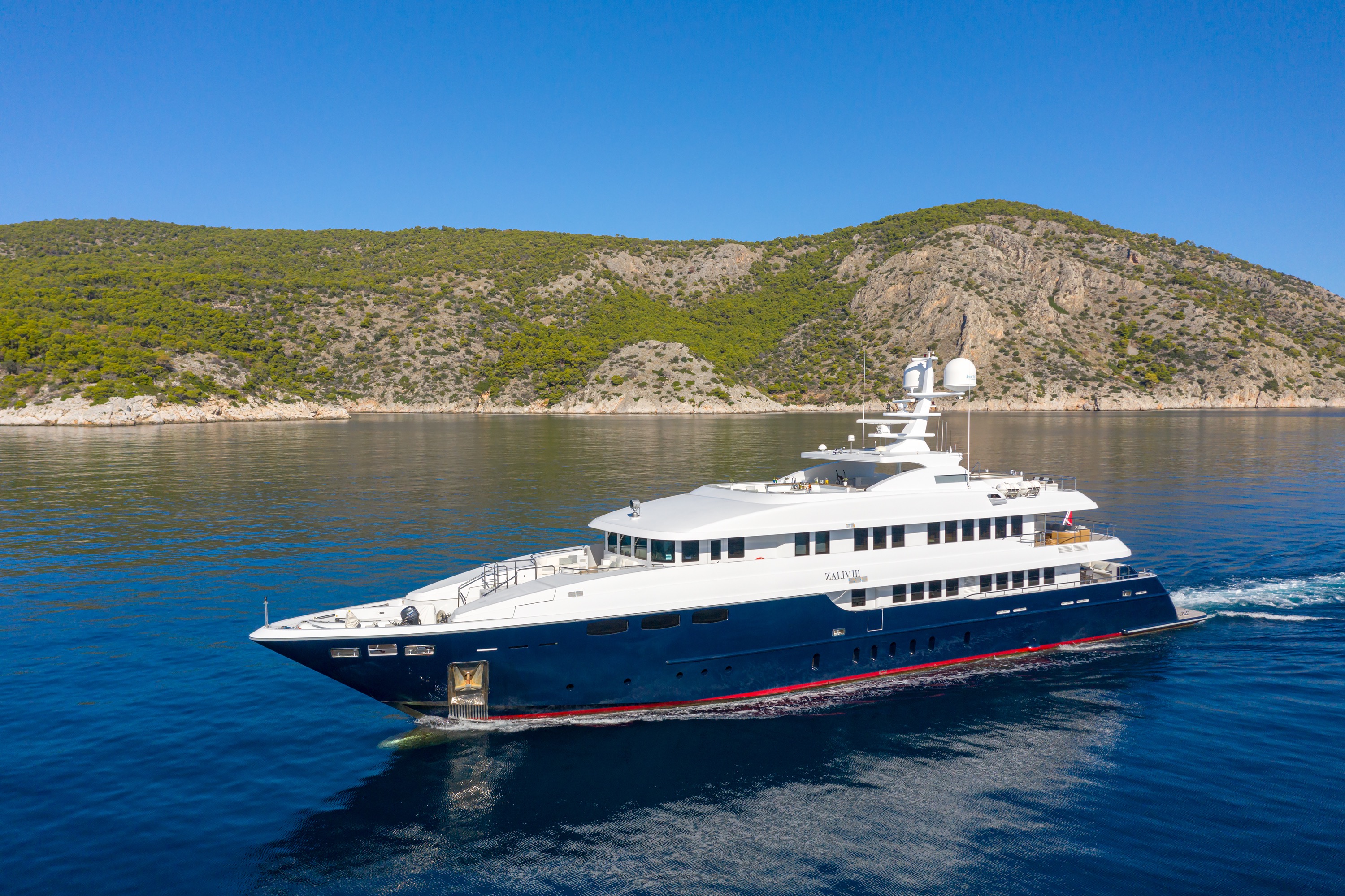 ZALIV III charter specs and number of guests
