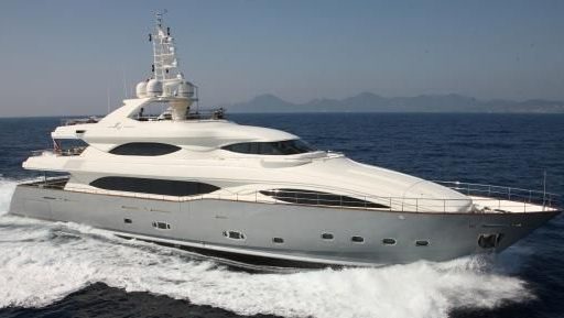 LIBERTAS charter specs and number of guests