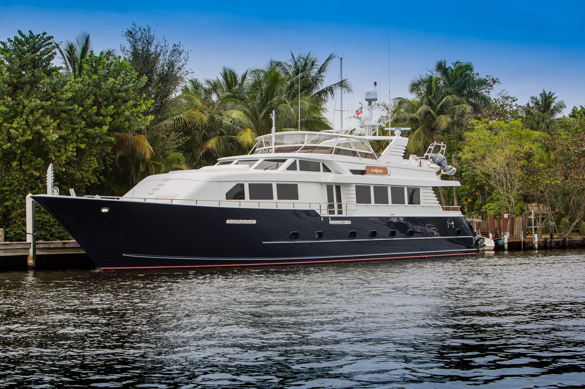 Lady Lex charter specs and number of guests