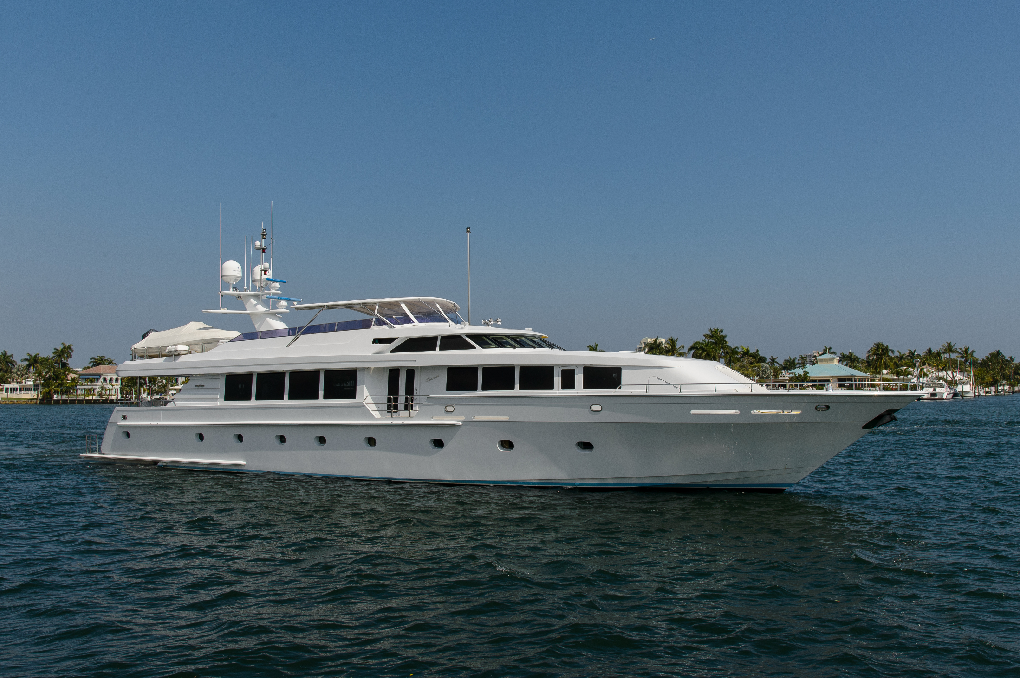 Savannah charter specs and number of guests