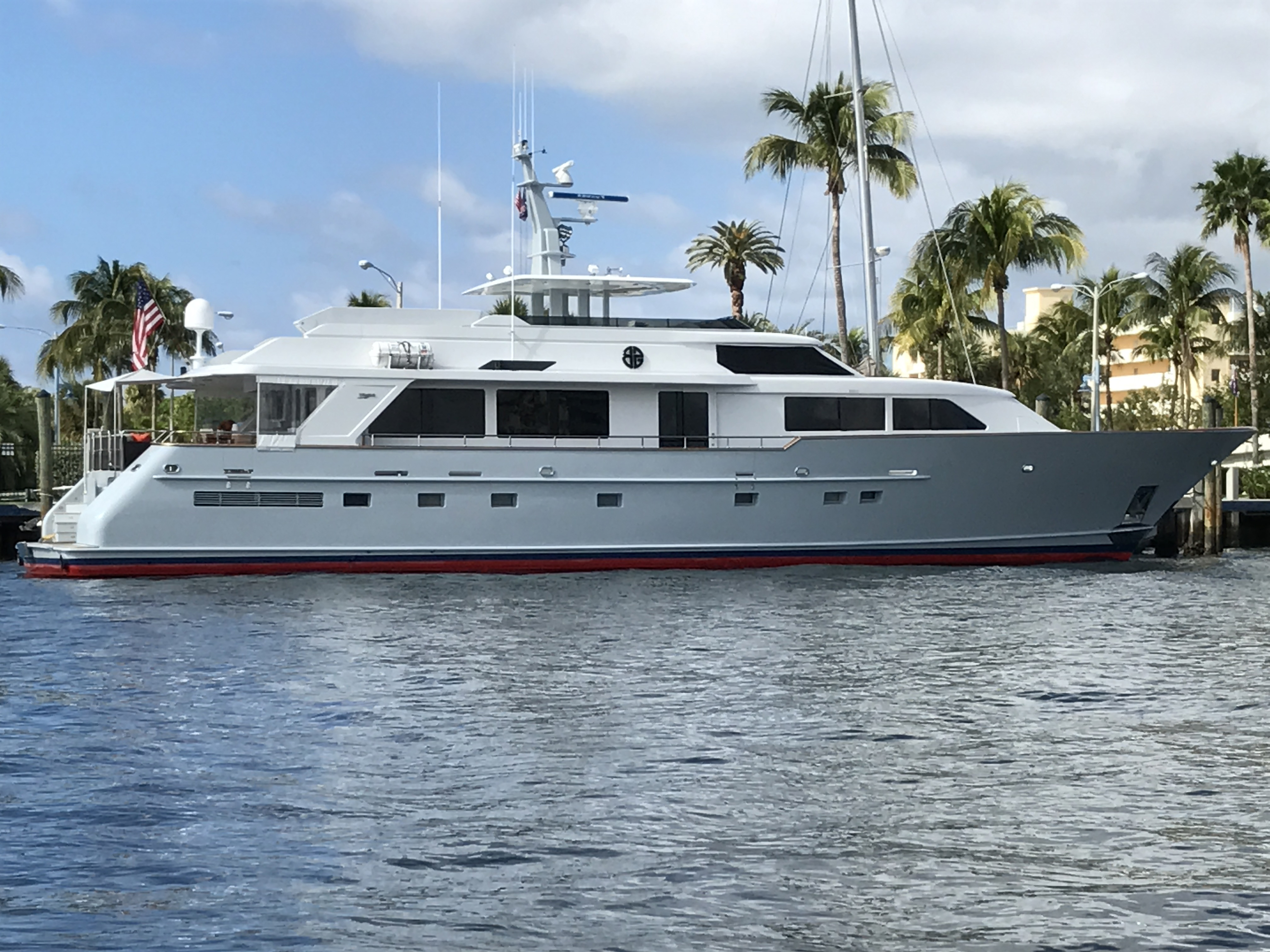 SEA BOUND charter specs and number of guests