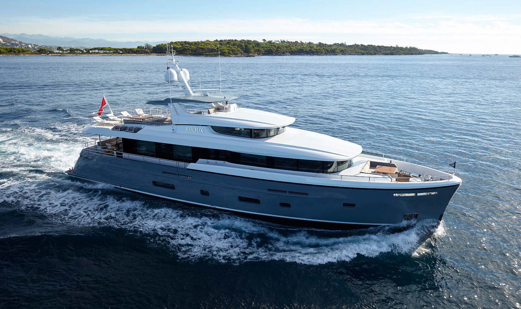 BIJOUX II specs with detailed specification and builder summary