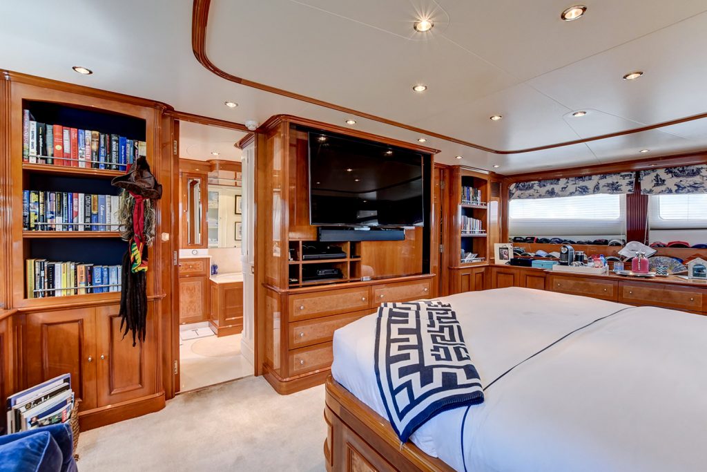 PARADIGM yacht