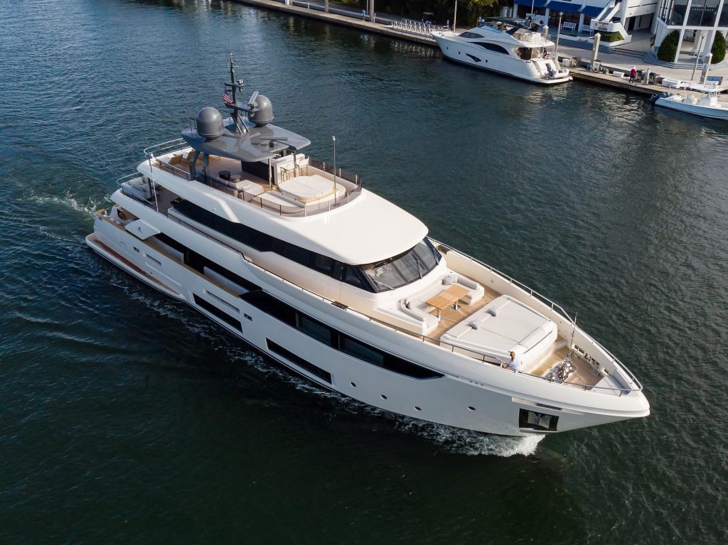 Navetta 33 M Custom Line yacht