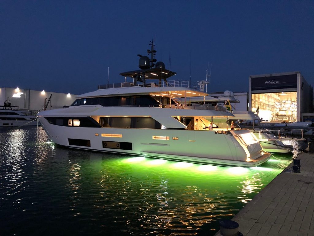Navetta 33 M Custom Line yacht