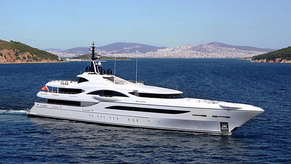 Quantum Of Solace Yacht Price Cost Similar Luxury Yachts