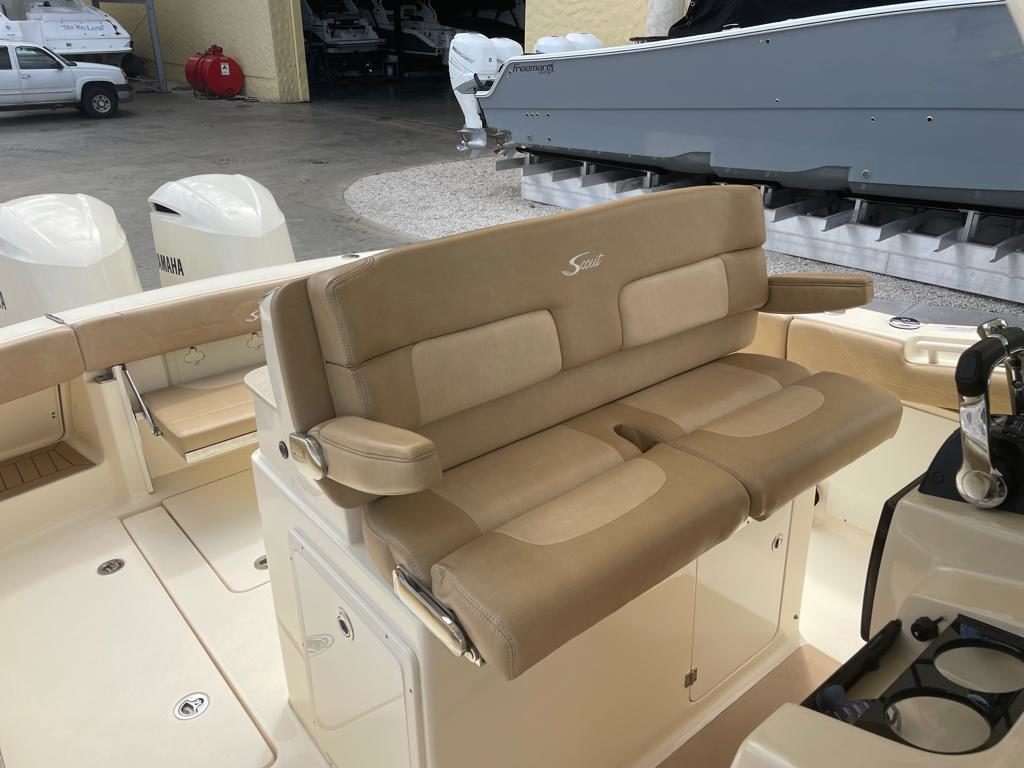 SCOUT 320 LXF yacht