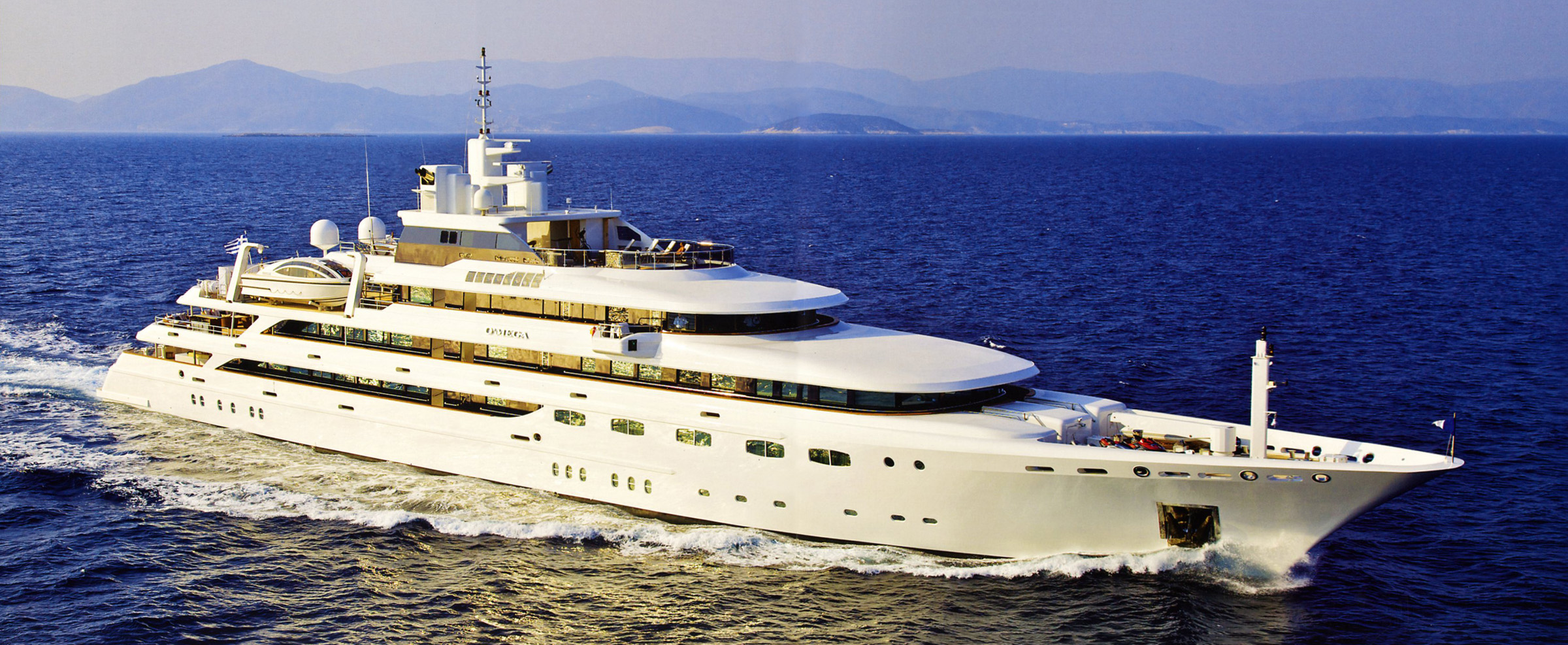 omega 10 yacht