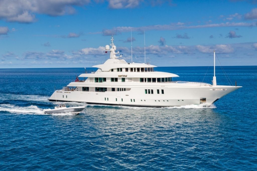 PARTY GIRL yacht