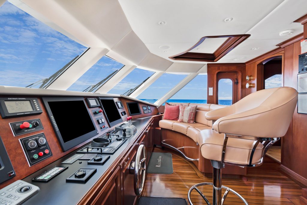 RELENTLESS yacht