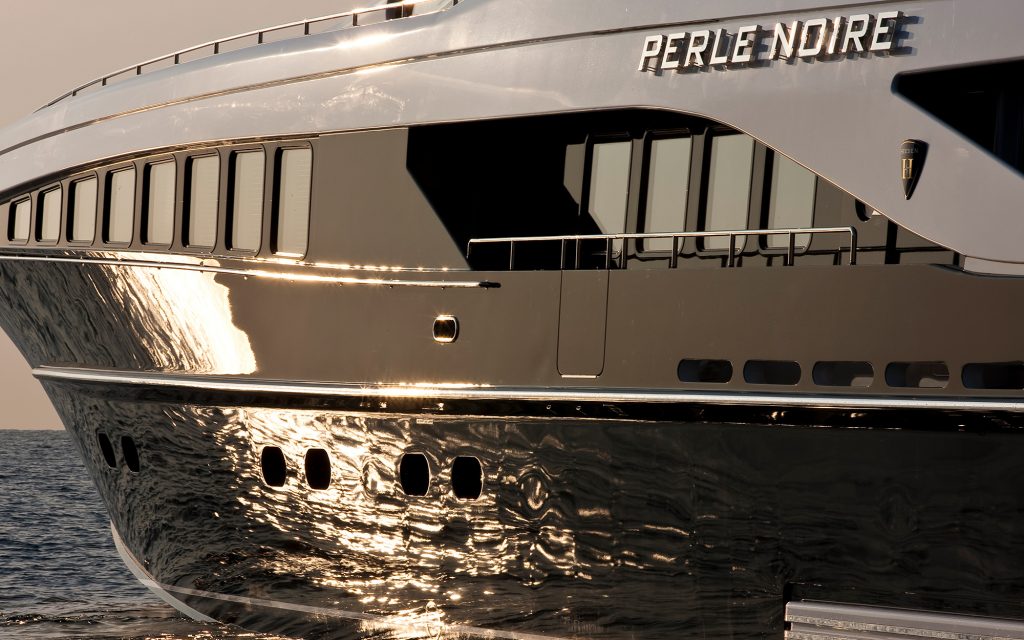 PERLE NOIRE yacht