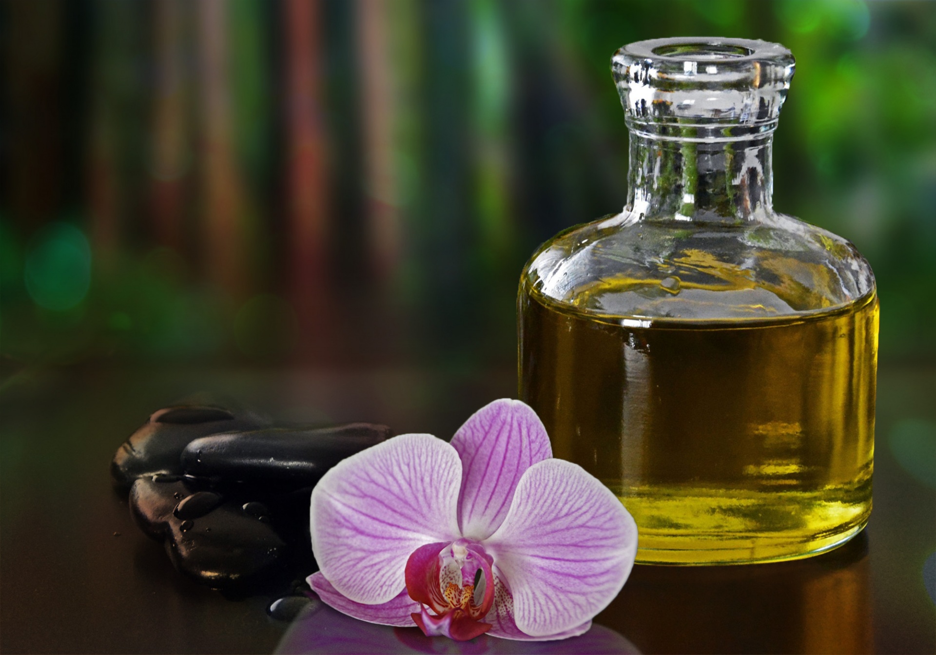 Массаж касторовым маслом. Красивые эфирные масла. Ароматерапия эфирные масла. Эфирное масло орхидеи. Орхидеи маслом.